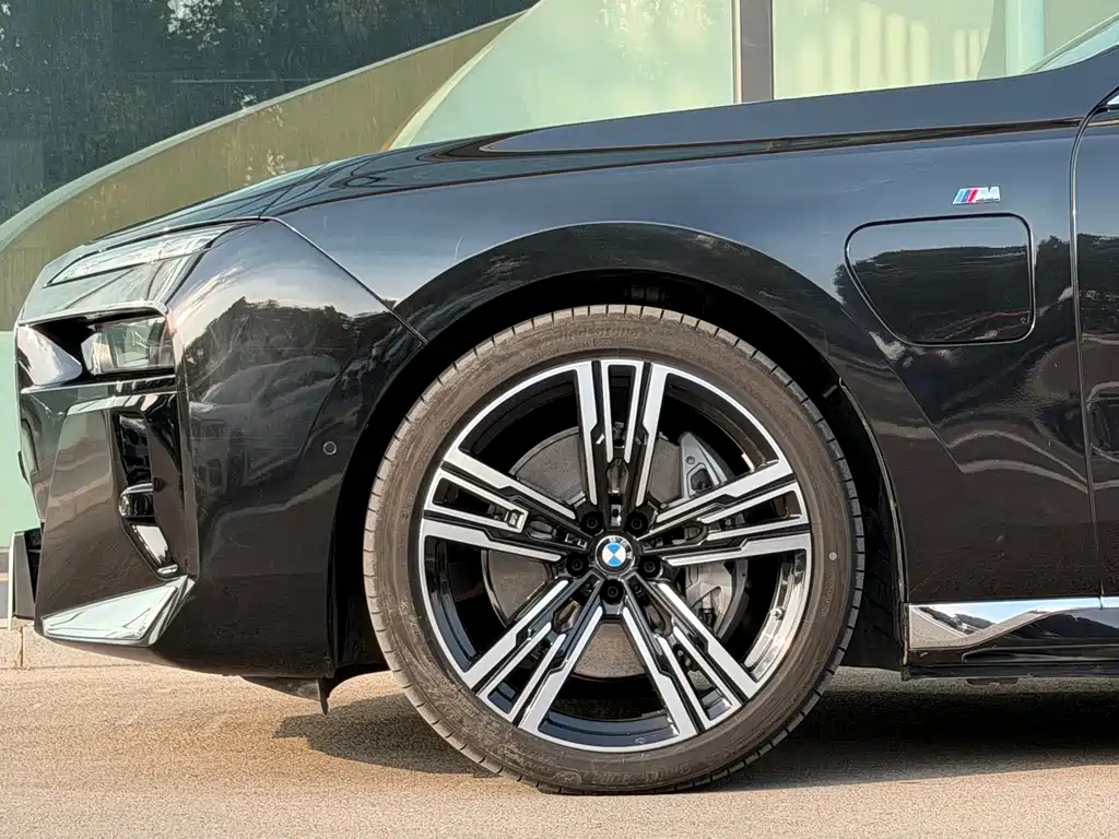 BMW i7 — миниатюра 4