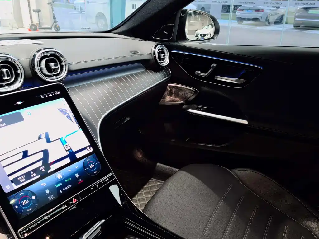 Mercedes-Benz C-Class — миниатюра 13
