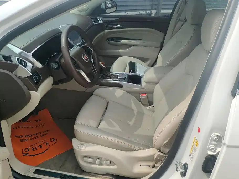 Cadillac SRX — миниатюра 9