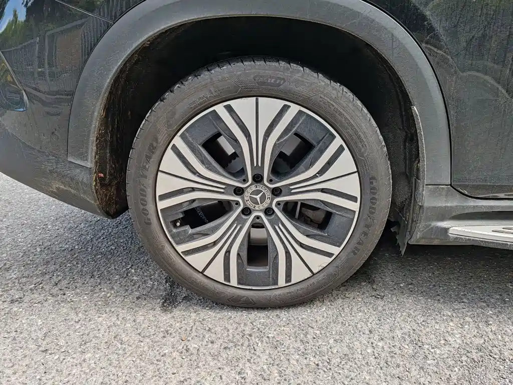Mercedes-Benz EQE SUV — миниатюра 14