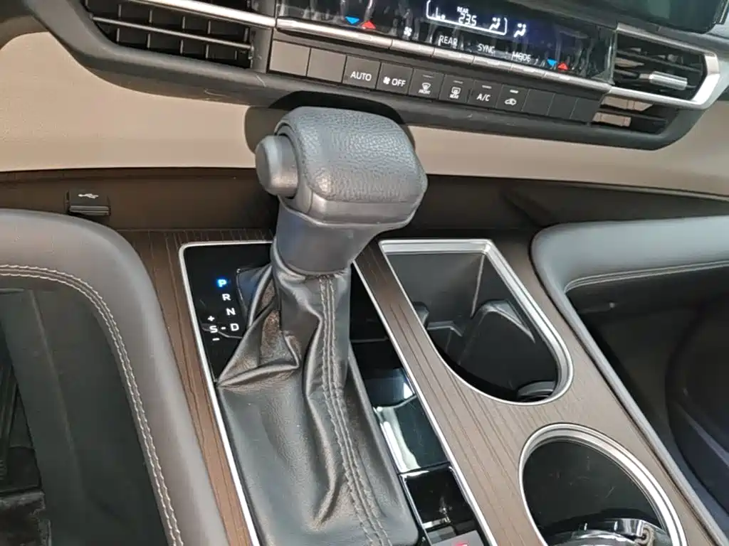 Toyota Sienna — миниатюра 14