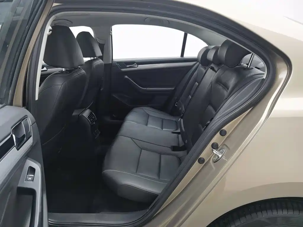 Volkswagen Sagitar — миниатюра 15
