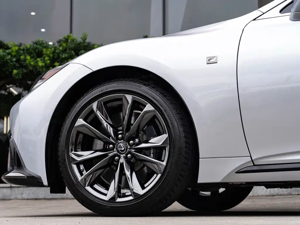 Lexus LS — миниатюра 8