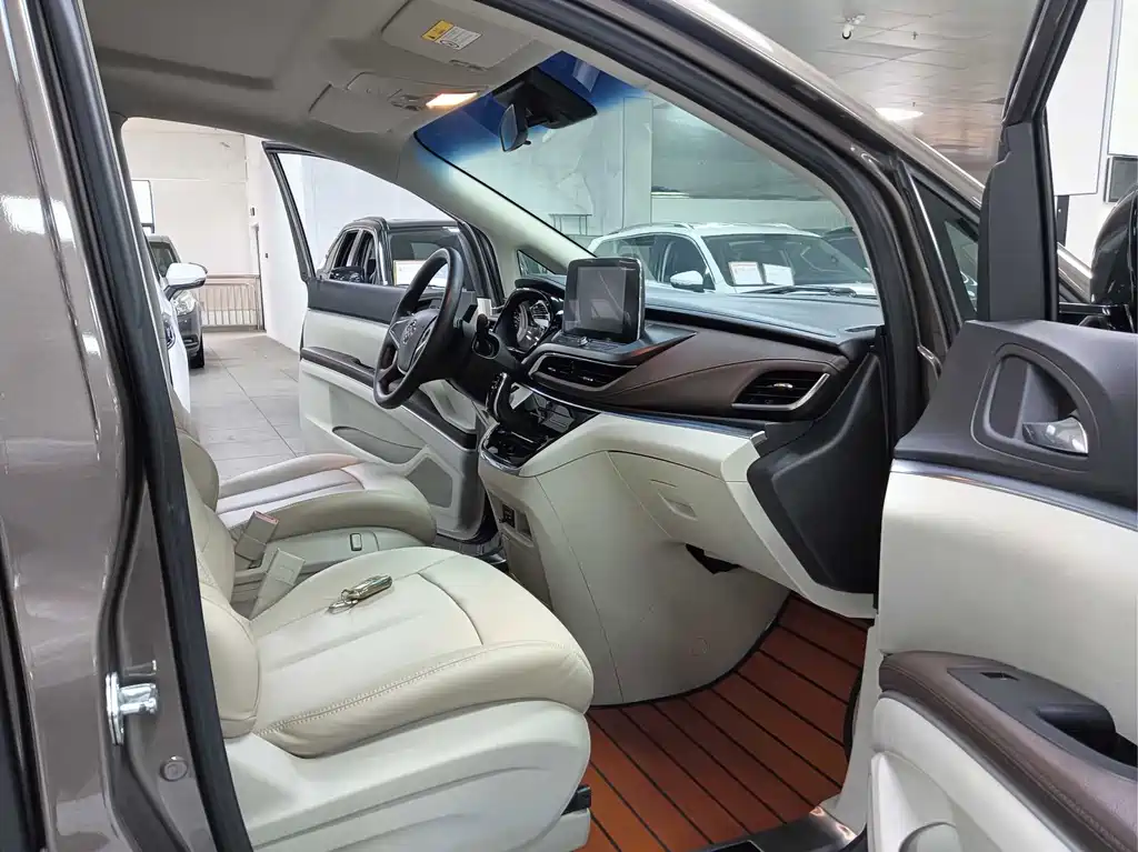 Buick GL8 — миниатюра 8