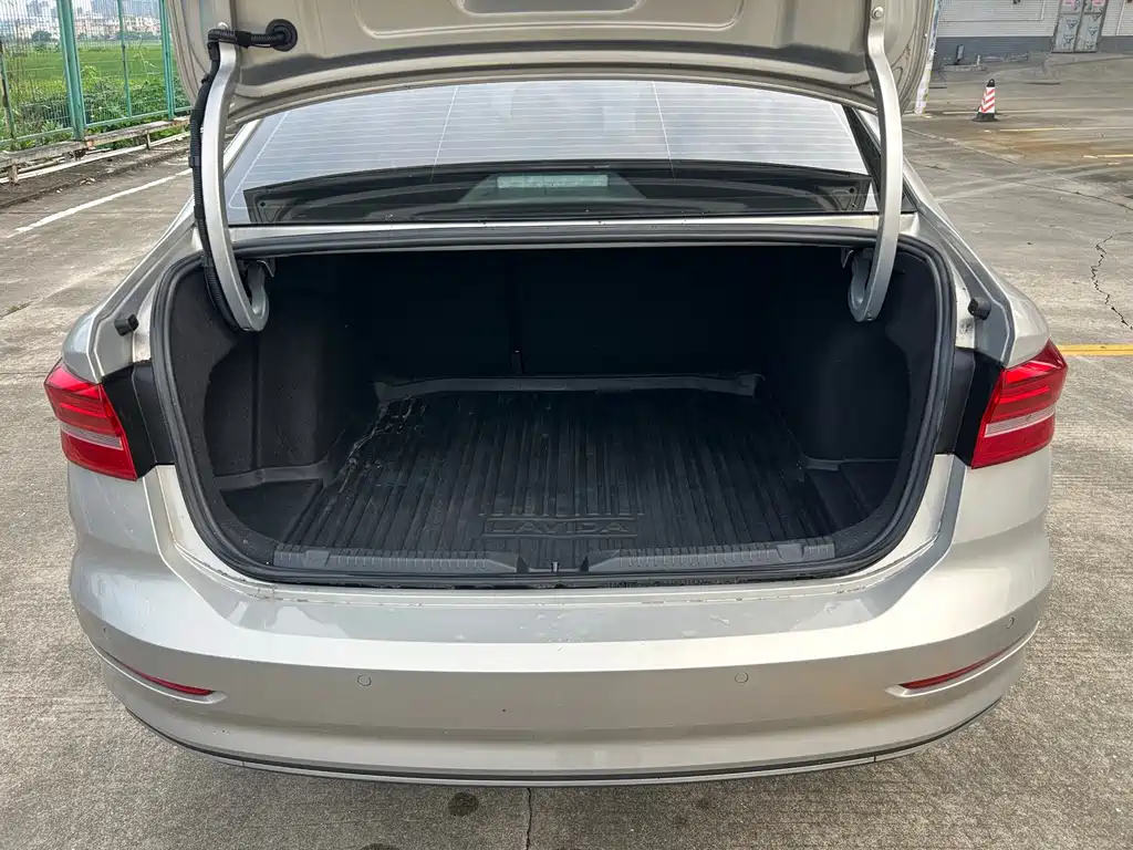 Volkswagen Lavida — миниатюра 14