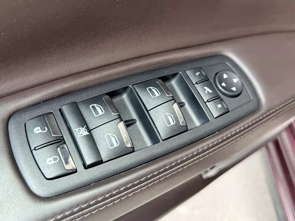 Maserati Quattroporte — миниатюра 19