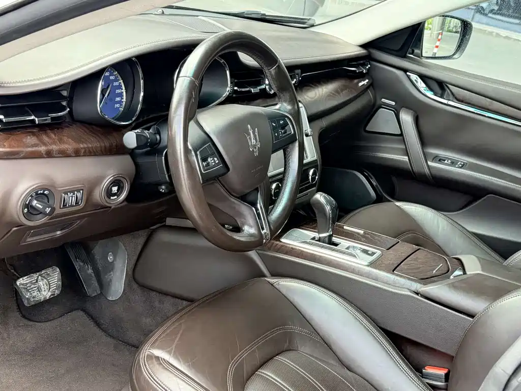 Maserati Quattroporte — миниатюра 12