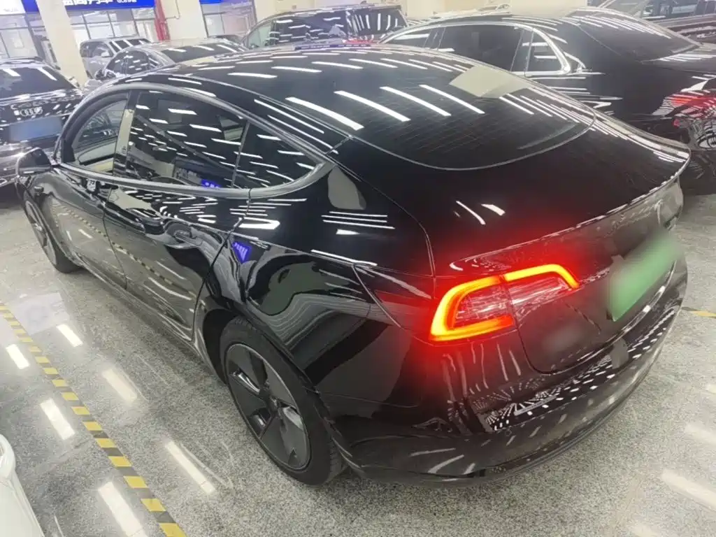 Tesla Model 3 — миниатюра 5