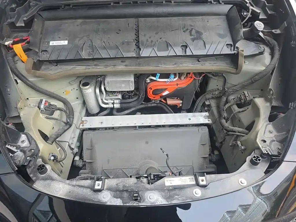 Tesla Model Y — миниатюра 20