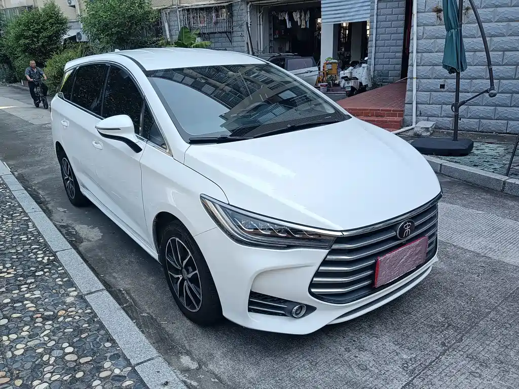 BYD MAX — миниатюра 4