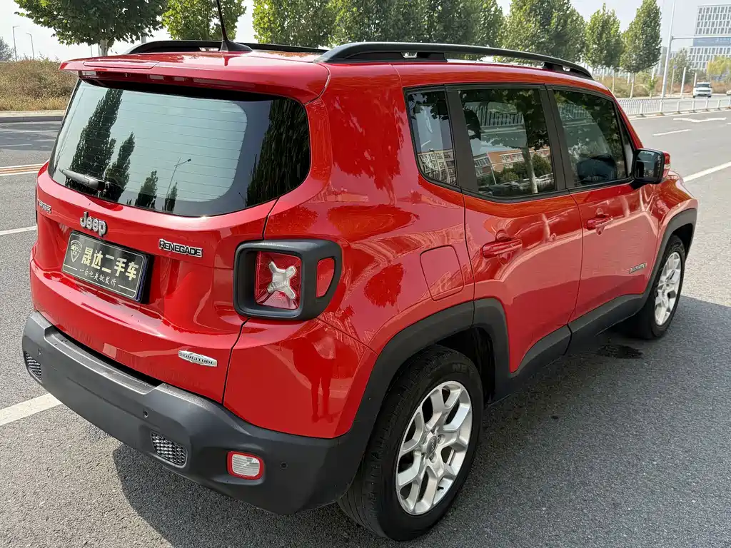 Jeep Renegade — миниатюра 7