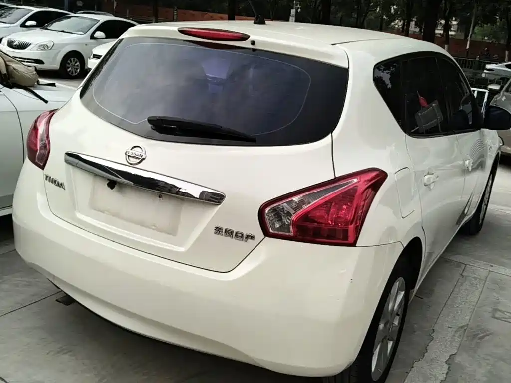 Nissan Tiida — миниатюра 7