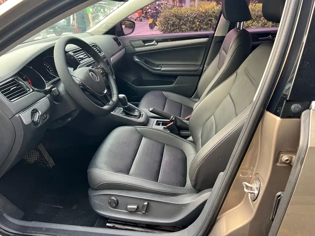 Volkswagen Sagitar — миниатюра 9