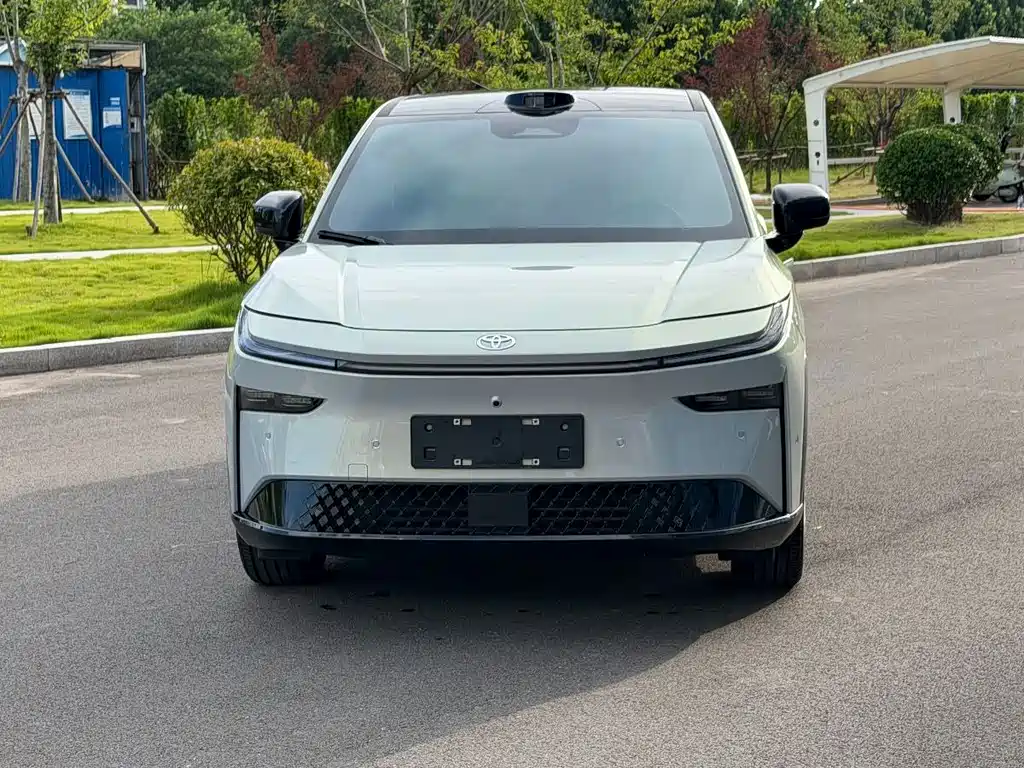 Toyota bZ3X — миниатюра 2