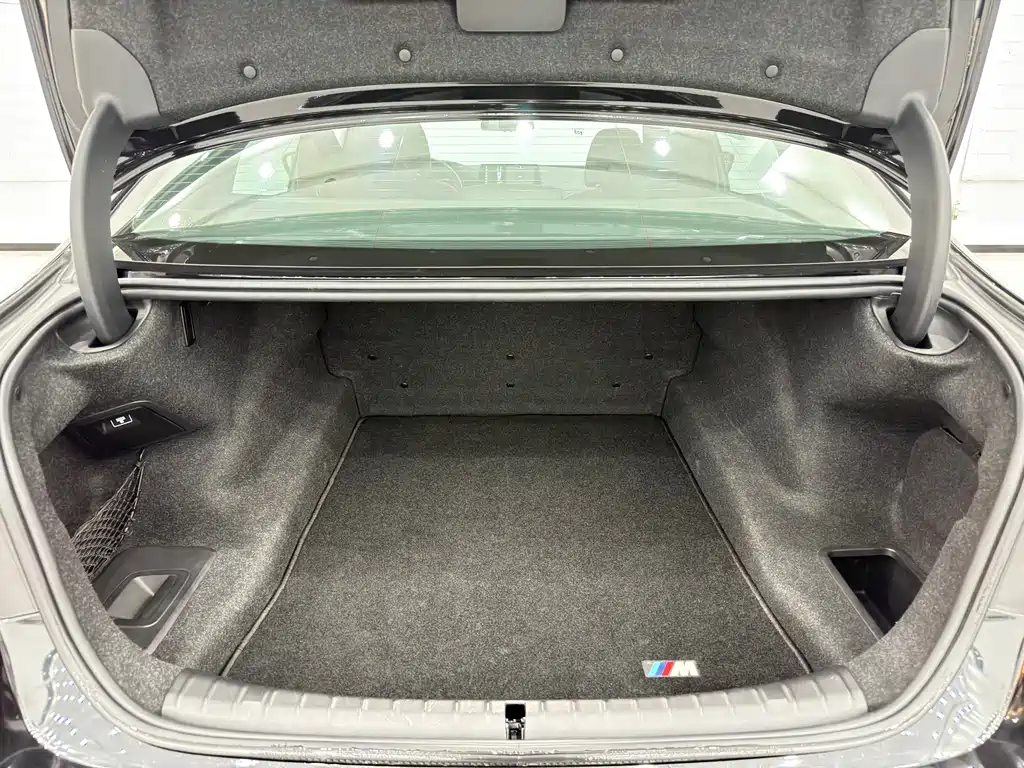 BMW 5 Series — миниатюра 13