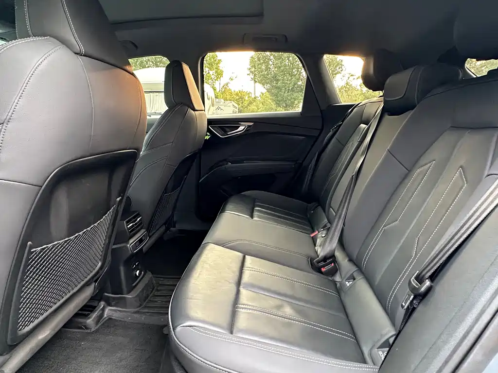 Audi Q4 e-tron — миниатюра 20