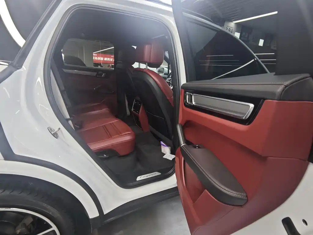 Porsche Cayenne — миниатюра 14