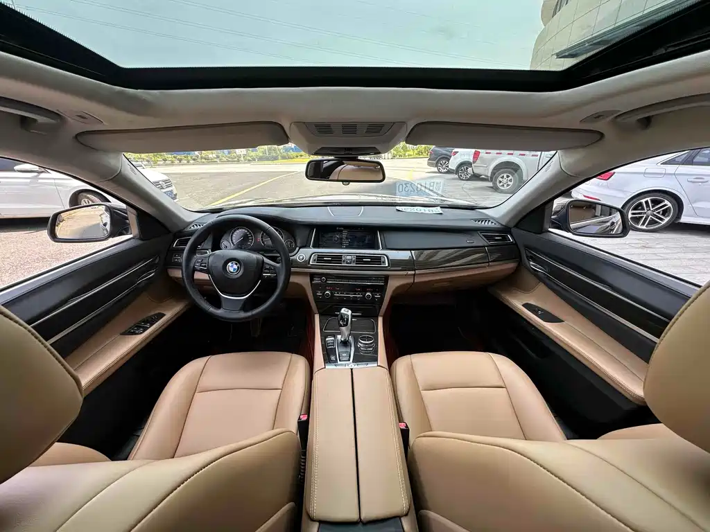 BMW 7 Series — миниатюра 10