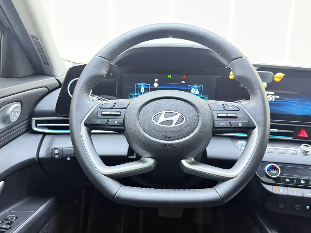 Hyundai Elantra — миниатюра 9