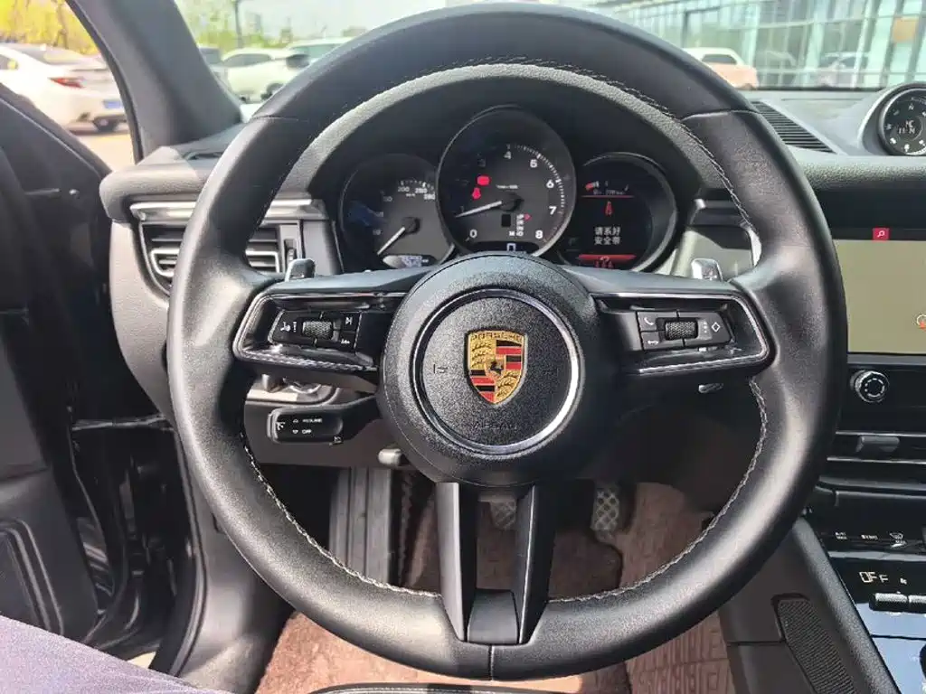 Porsche Macan — миниатюра 9