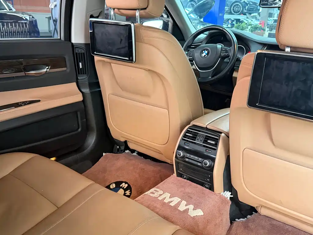 BMW 7 Series — миниатюра 5