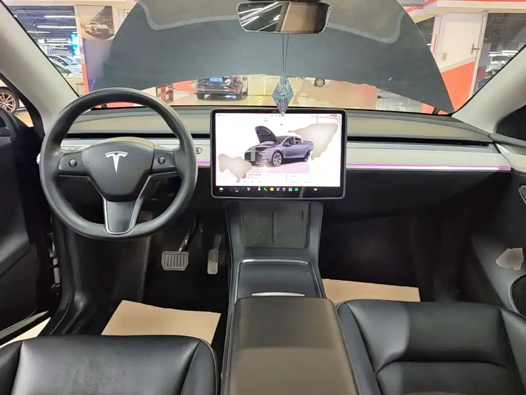 Tesla Model Y — миниатюра 10
