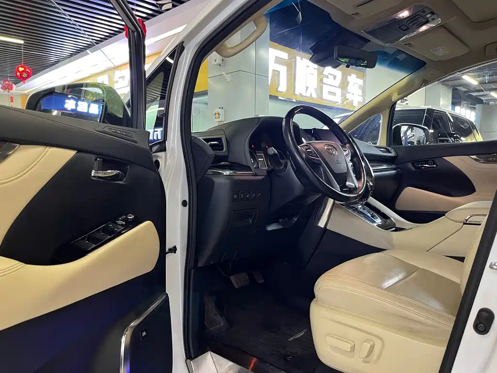 Toyota Vellfire — миниатюра 5