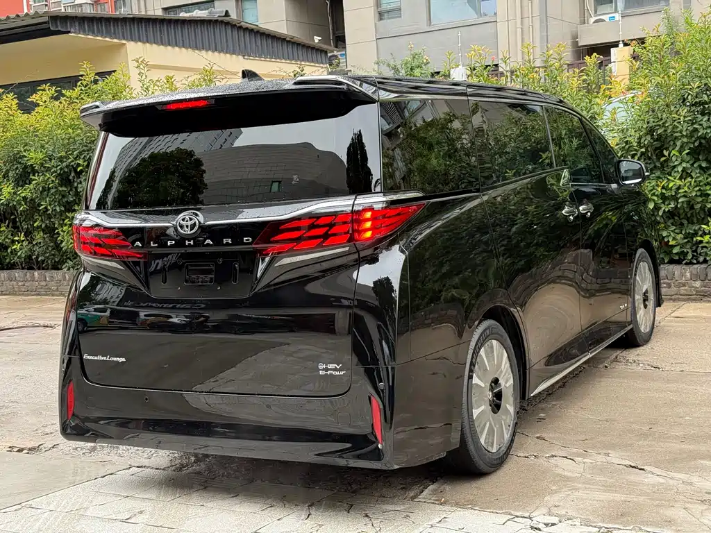 Toyota Alphard — миниатюра 13