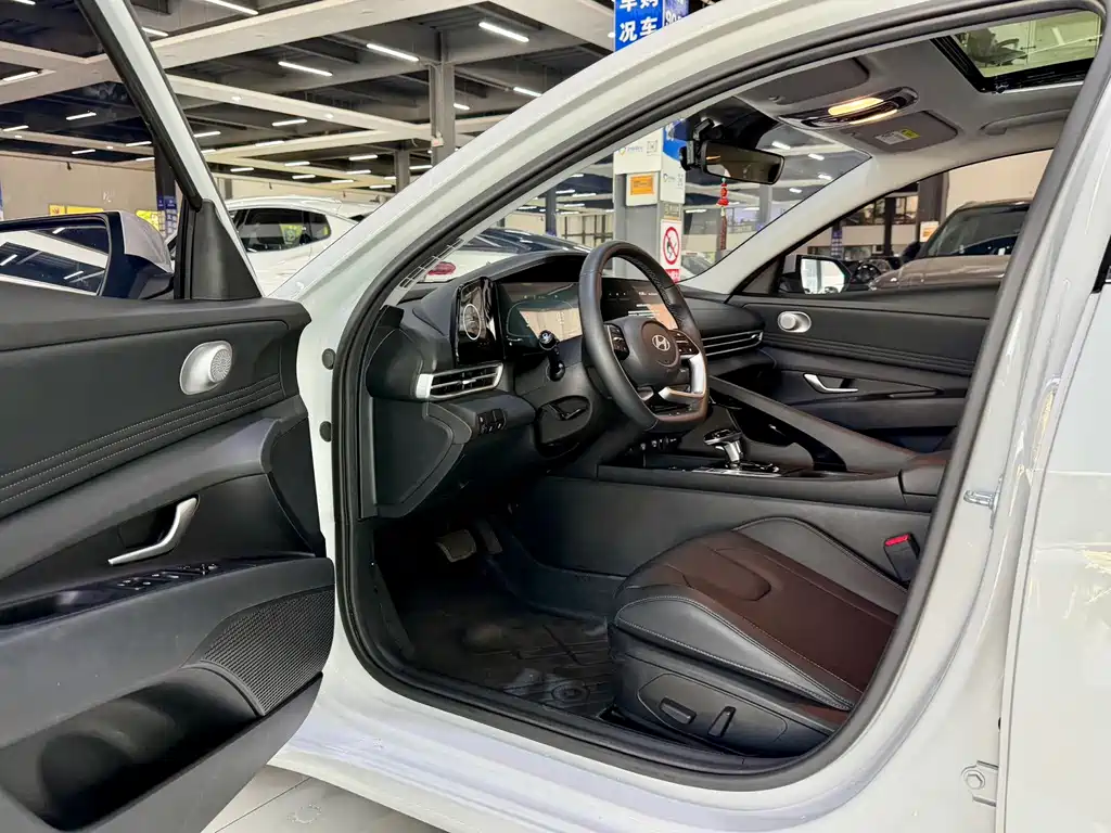 Hyundai Elantra — миниатюра 4