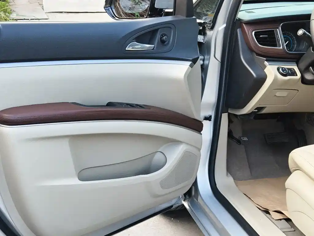 Buick GL8 — миниатюра 6