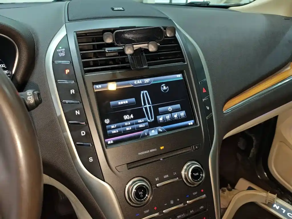 Lincoln MKC — миниатюра 13