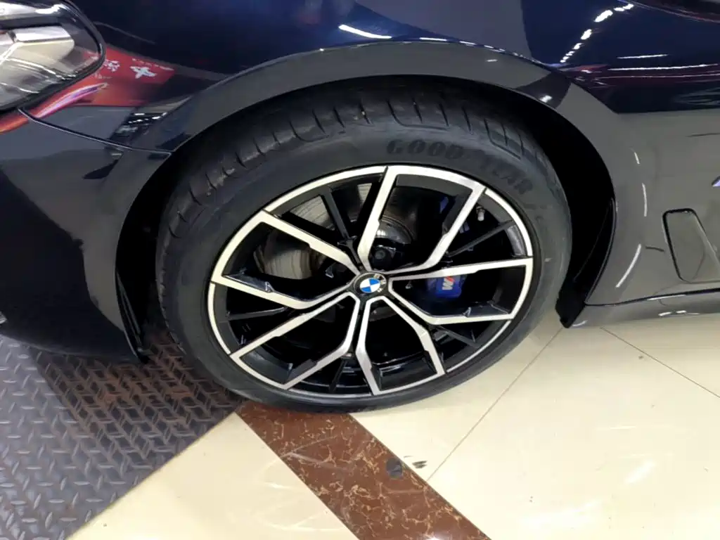 BMW 5 Series (Import) — миниатюра 23