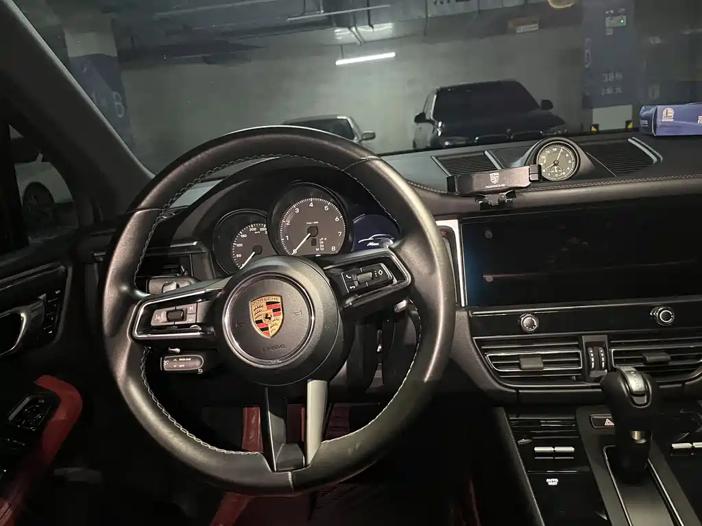 Porsche Macan — миниатюра 8