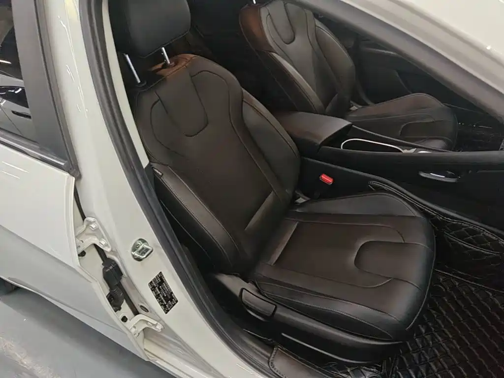 Hyundai Elantra — миниатюра 25
