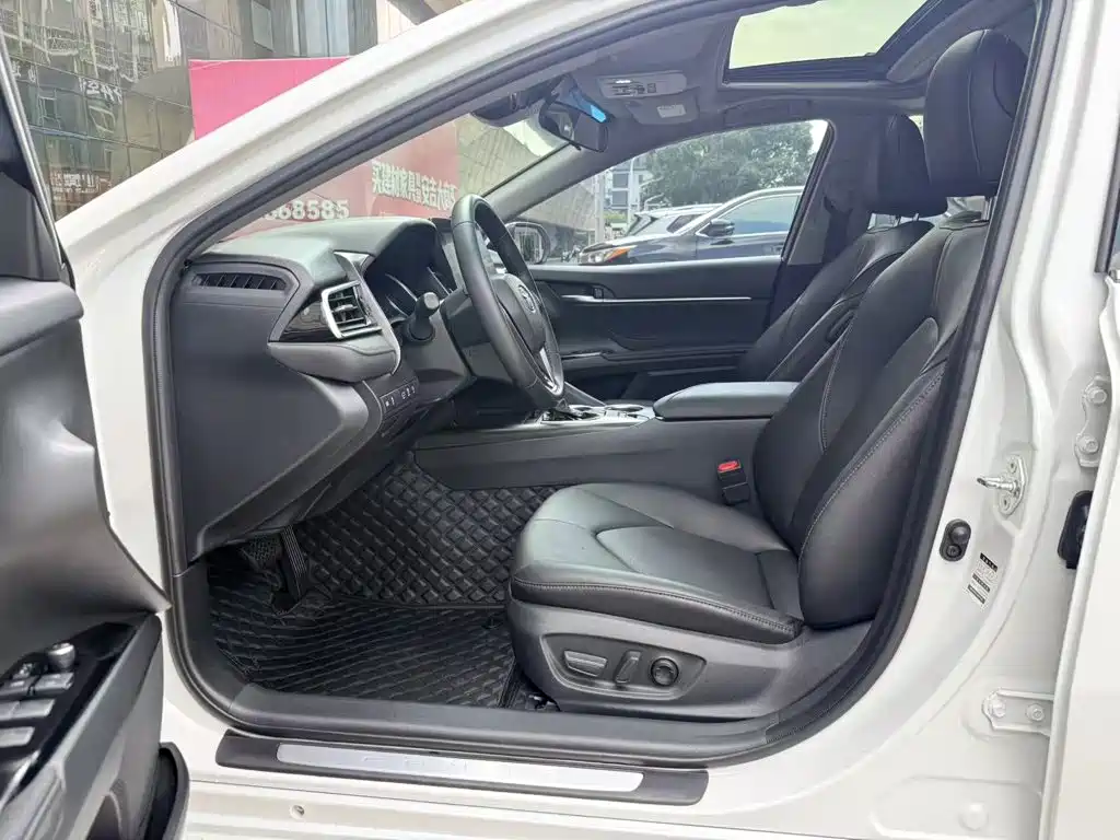 Toyota Camry — миниатюра 18
