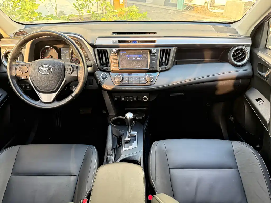 Toyota RAV4 — миниатюра 13