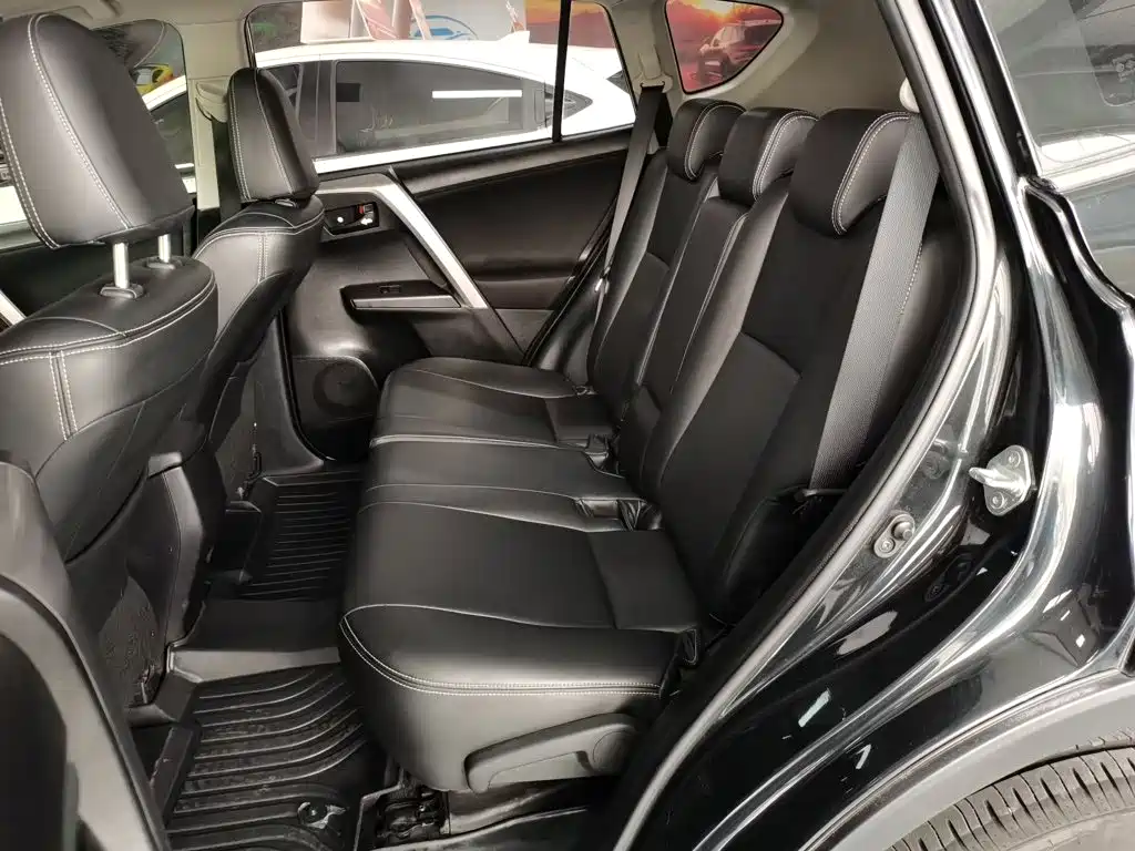 Toyota RAV4 — миниатюра 13