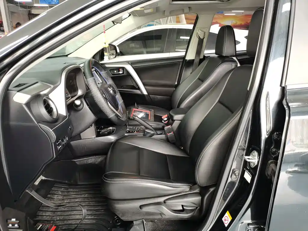 Toyota RAV4 — миниатюра 11