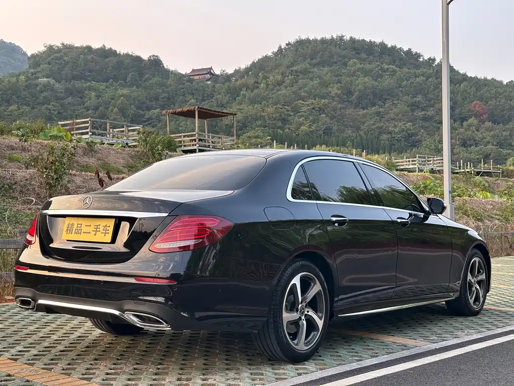 Mercedes-Benz E-Class — миниатюра 17