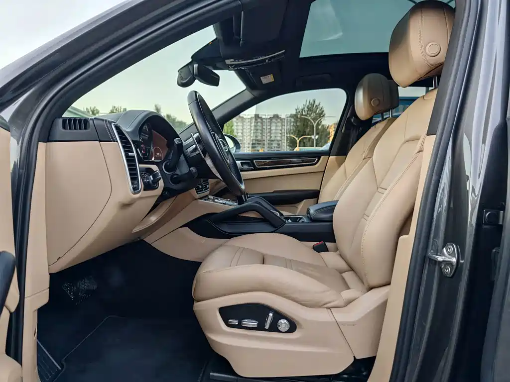 Porsche Cayenne — миниатюра 7