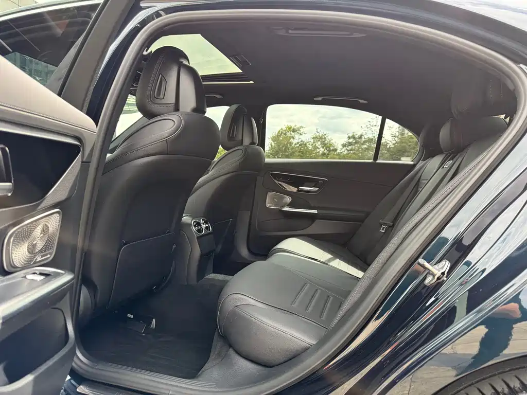 Mercedes-Benz C-Class — миниатюра 6
