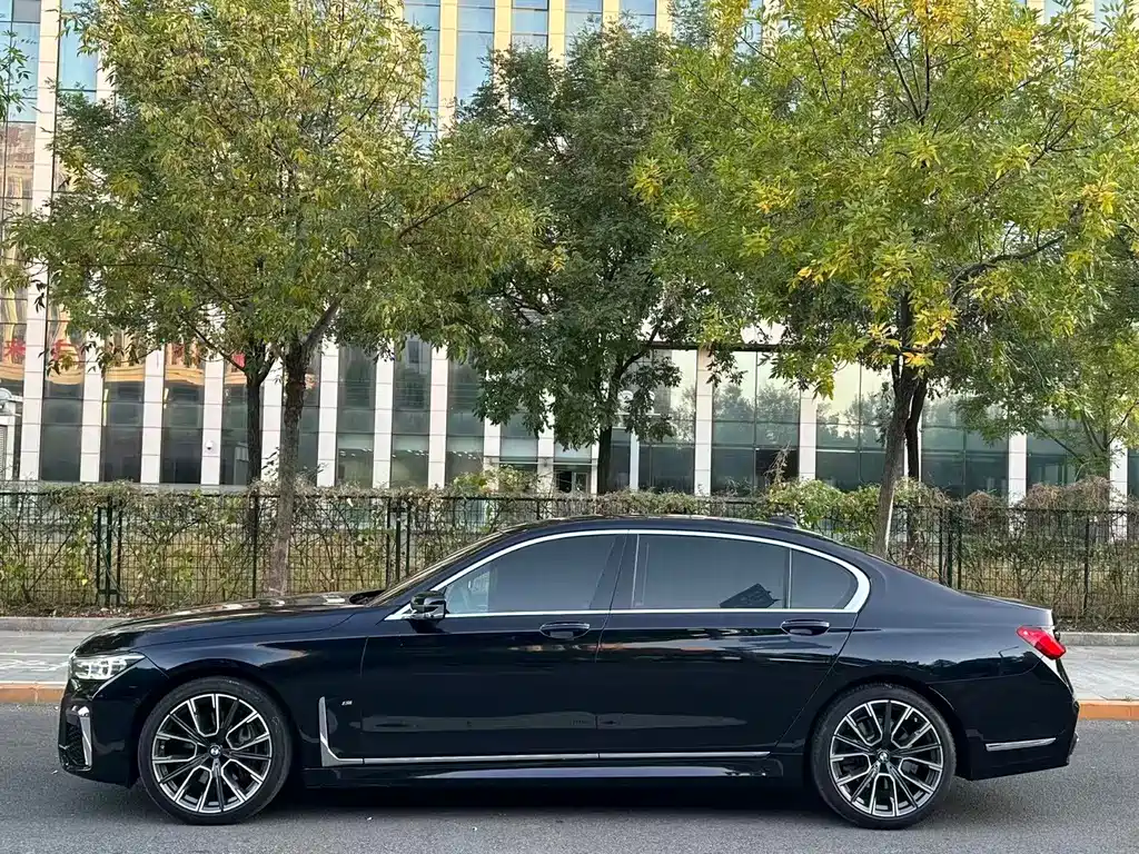 BMW 7 Series — миниатюра 5