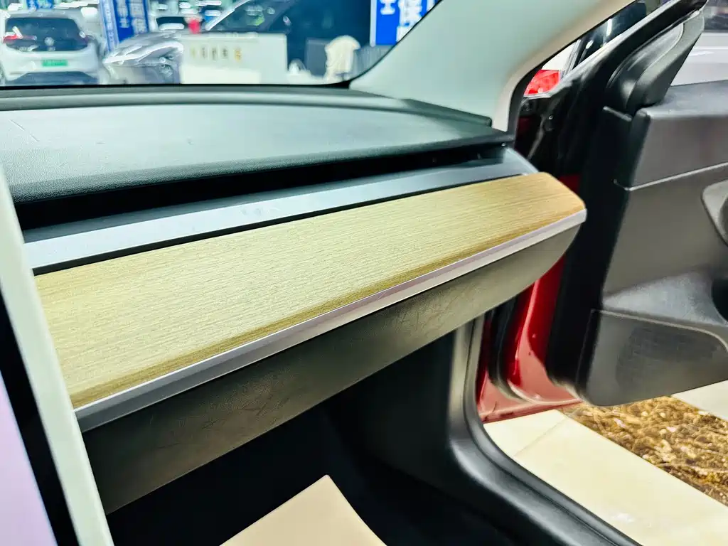 Tesla Model 3 — миниатюра 30