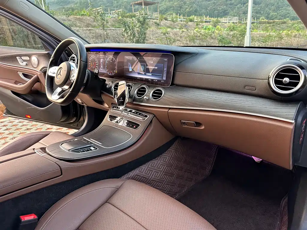 Mercedes-Benz E-Class — миниатюра 11