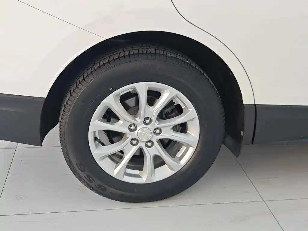 Chevrolet Equinox — миниатюра 17