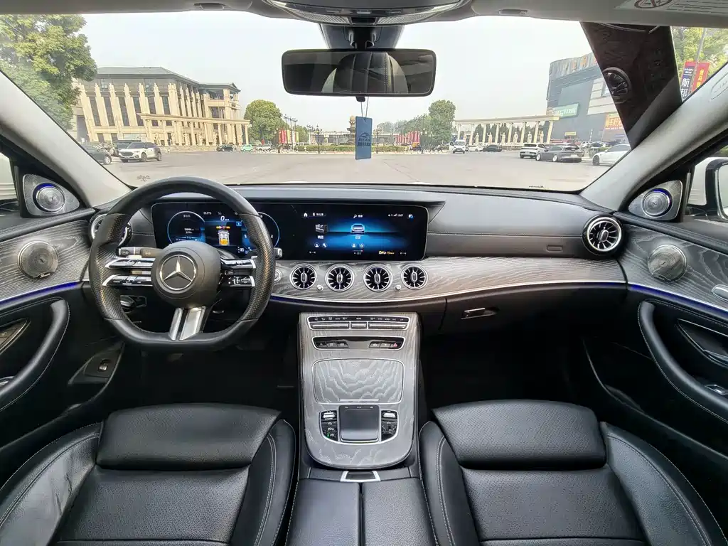 Mercedes-Benz E-Class — миниатюра 17