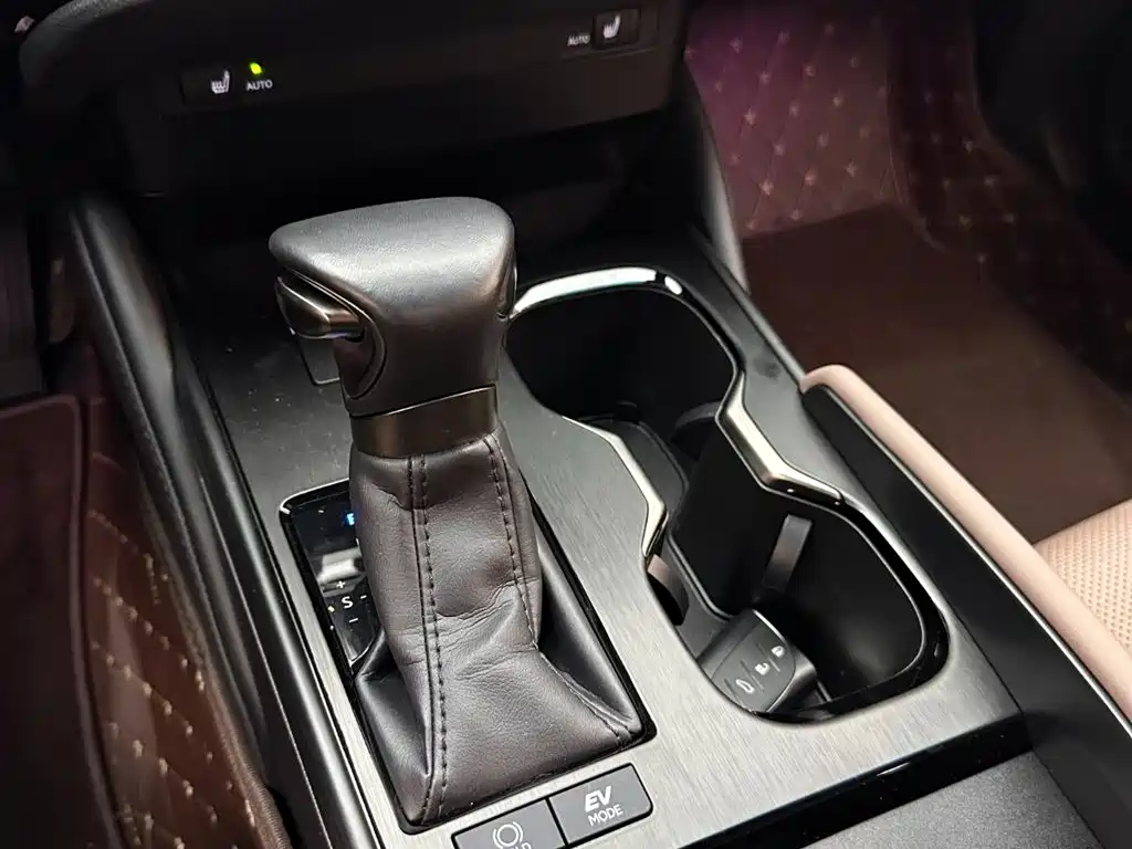 Lexus ES — миниатюра 15