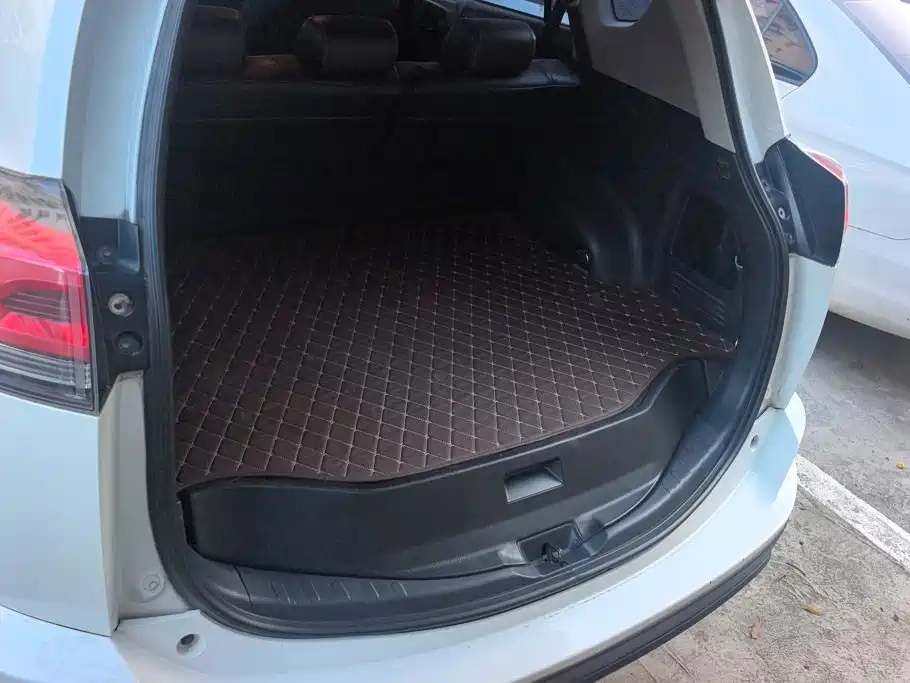 Toyota RAV4 — миниатюра 4