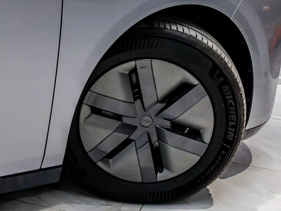 Li Auto Li MEGA — миниатюра 2