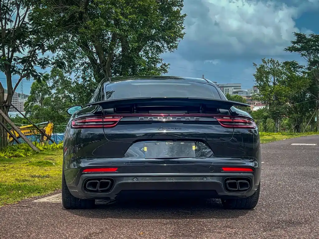 PORSCHE PANAMERA